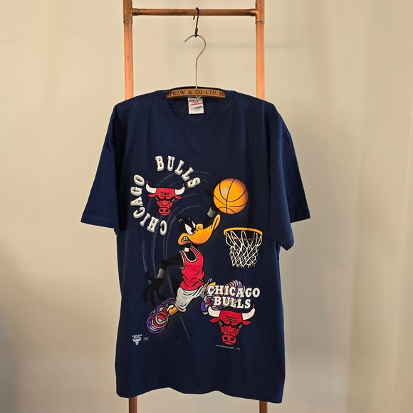 *NWOT* - Vintage Chicago Bulls - 1995 Warner Bros. - Novel Teez T-shirt (Large) - Picture 1 of 10